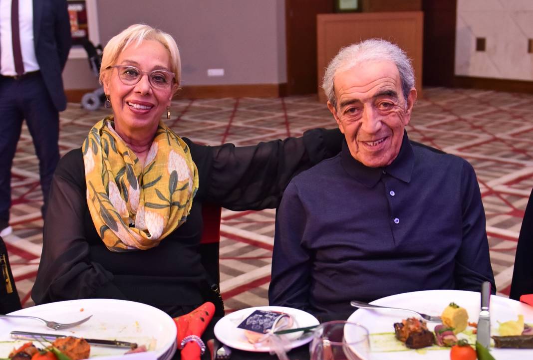 Hayatını kaybeden Edip Akbayram'ın ailesiyle birlikte son görüntüleri 4